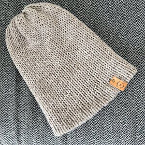 Adult Winter Reversa | Oatmeal Knit Slouchy Hat | Removable Pompom